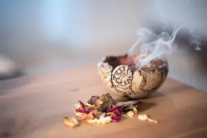 Rituales para dejar ir a una persona que ya no está en tu vida