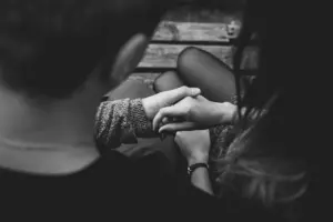 Qué hacer si sientes que tu novio es posesivo